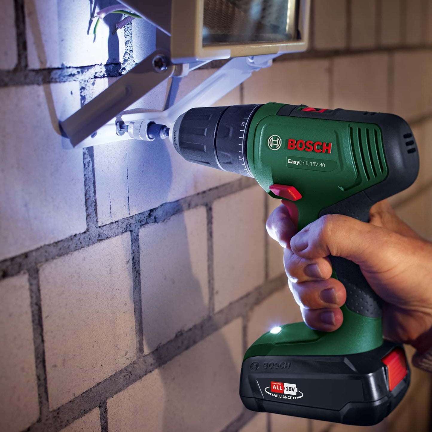 Bosch EasyDrill 18V-40 cordless screwdriver with 2-speed gearbox, 20 torque levels and charger