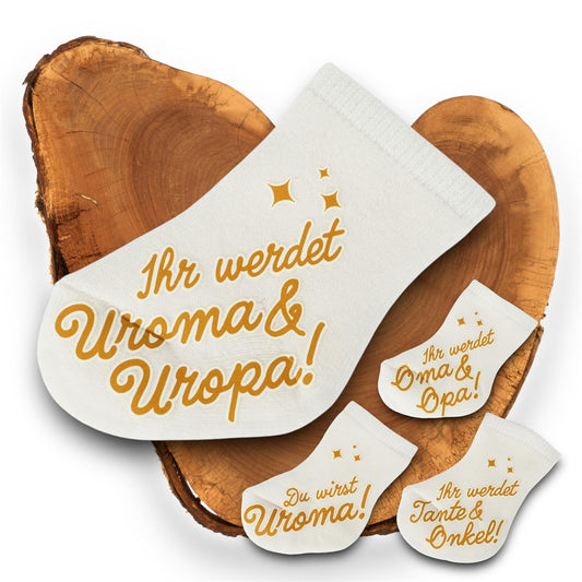 goldprintz I You're going to be a great-grandma and great-grandpa I Pregnancy announcement I Gold printed baby socks I We're having a baby announcement I Pregnancy announcement I Surprise baby news